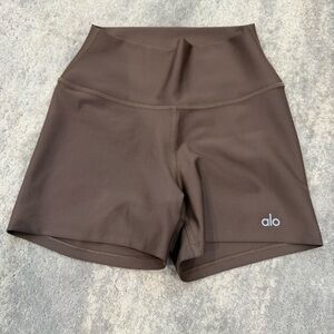 ALO Yoga Women's Hot Cocoa Bike Shorts- size XS